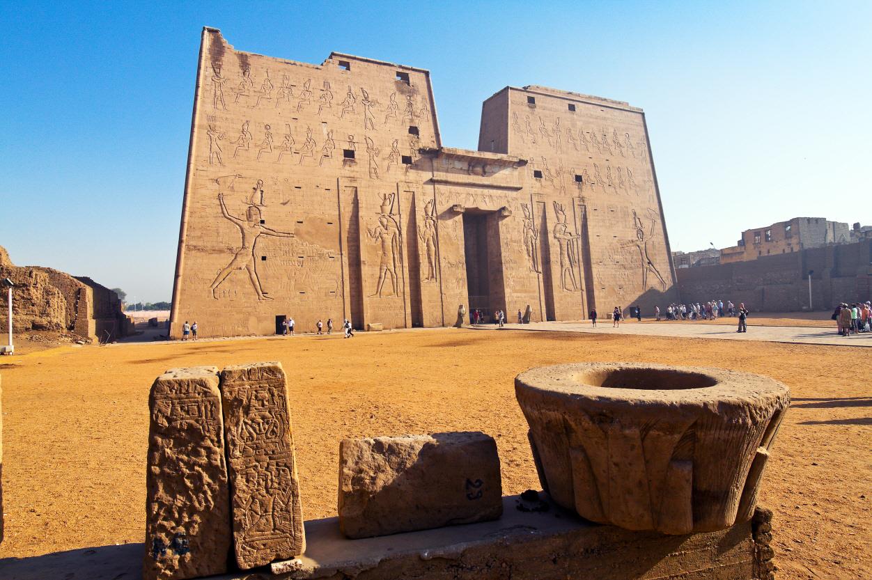 에드푸 신전  The Temple of Horus at Edfu