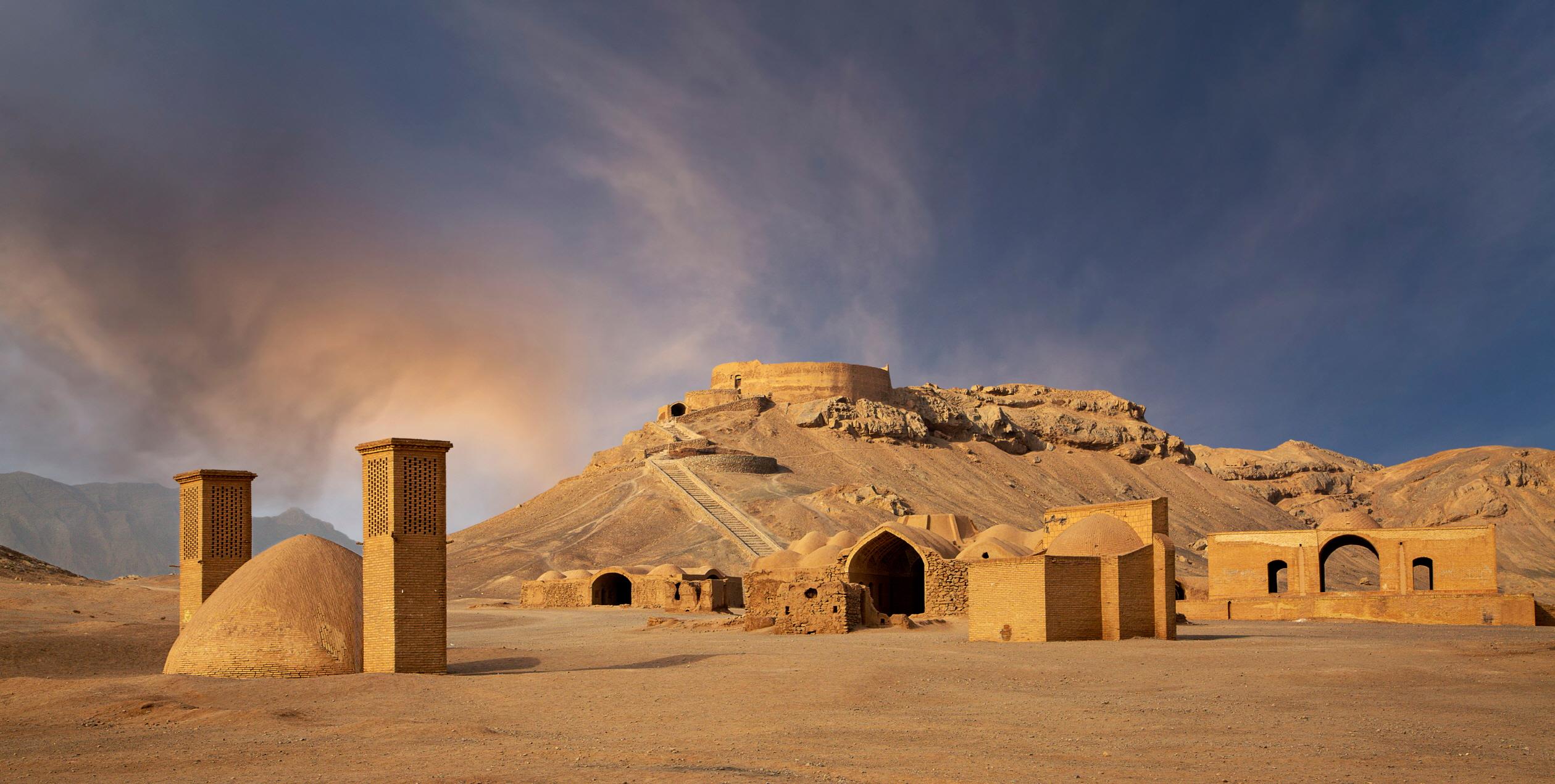 야즈드 고요의 탑  Ruins of Zoroastrian Towers of Silence