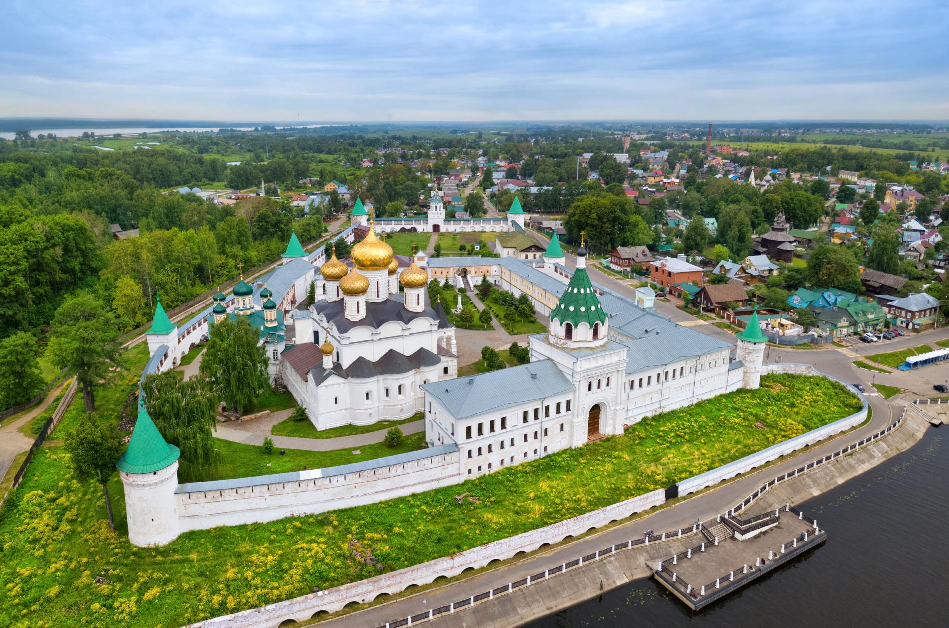 이파티예프 수도원  Ipatiev Monastery, ulitsa Prosveshcheniya