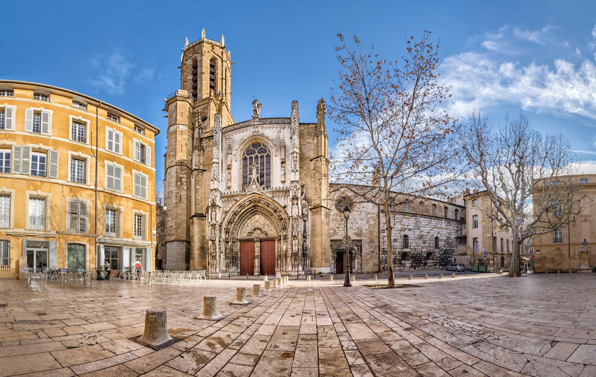 생소뵈르 대성당  Cathedral Saint Sauveur