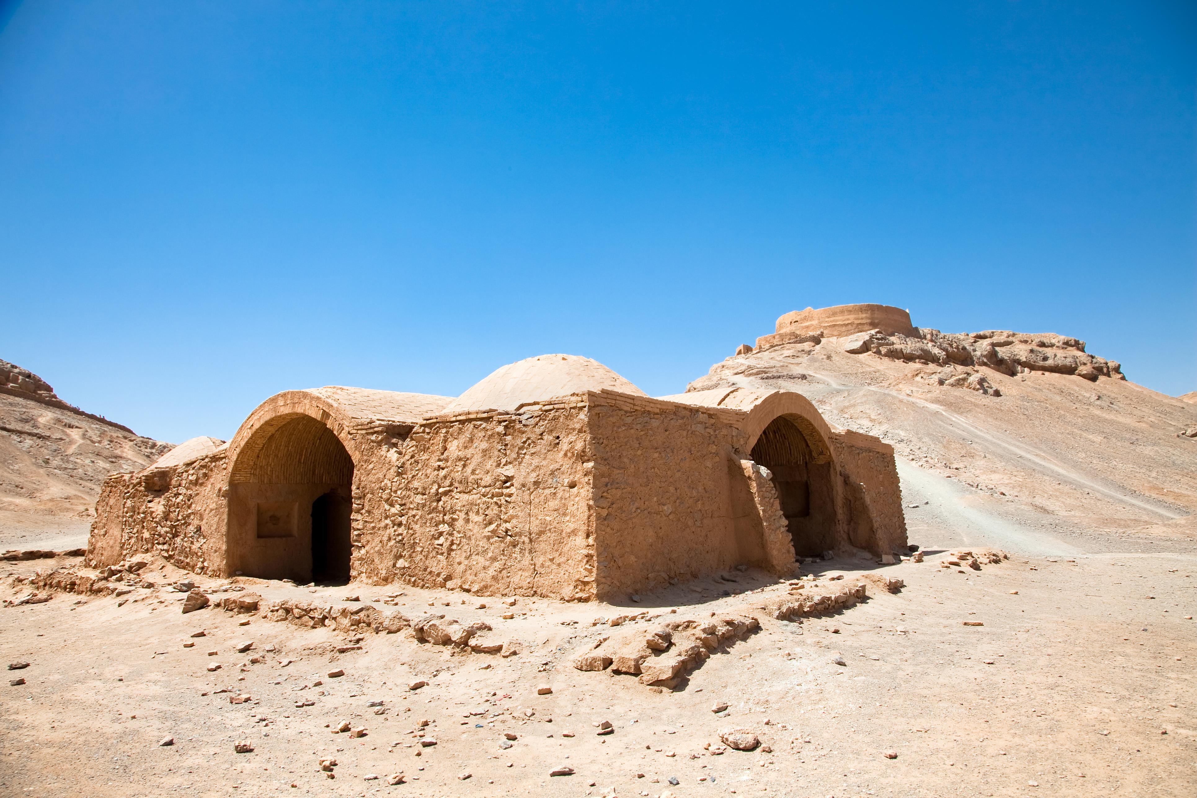 야즈드 고요의 탑  Ruins of Zoroastrian Towers of Silence