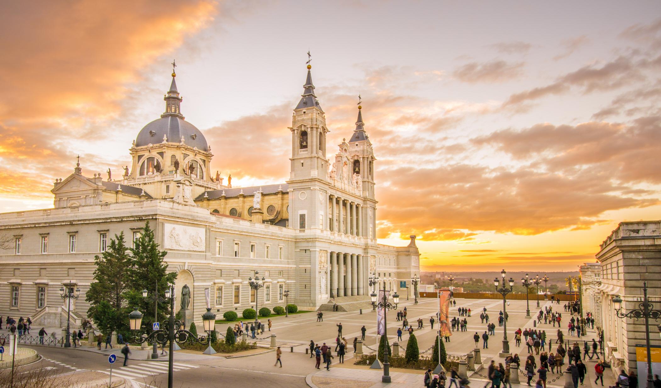 알무데나 대성당  Almudena Cathedral