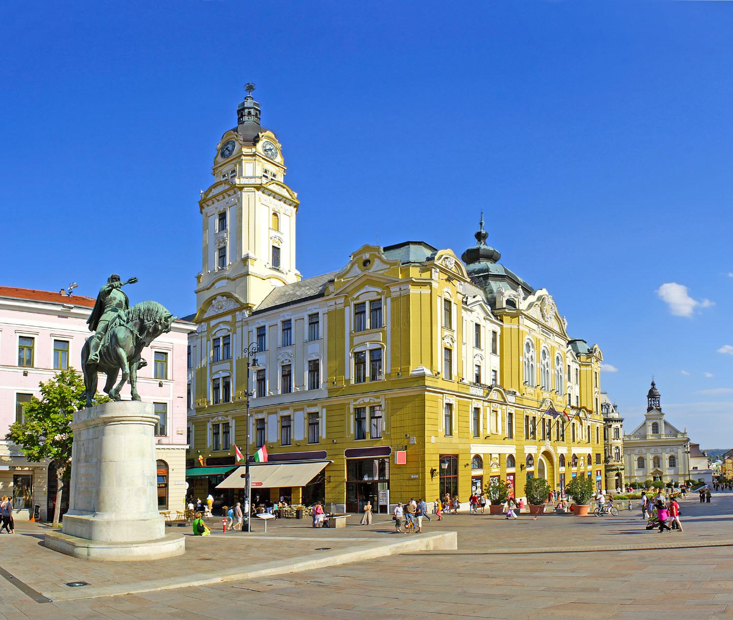 페치 세체니광장  Szechenyi Square