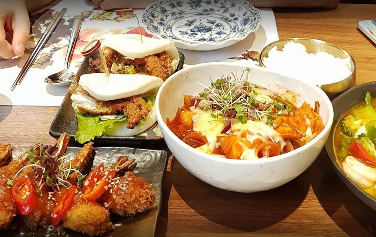 김치 식당  Kimchee Restaurant & Bar