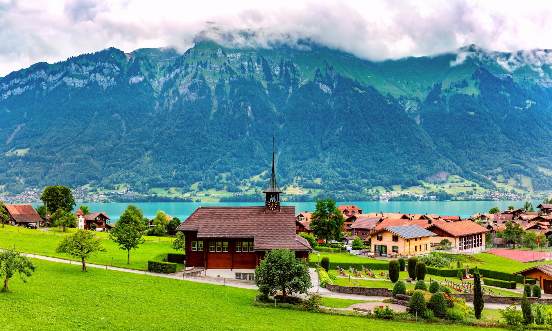 브리엔츠호수와 이젤발트 마을  Brienz lake and town