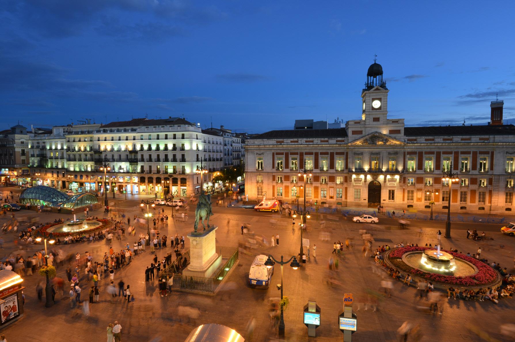 푸에르타 델 솔  Puerta del Sol