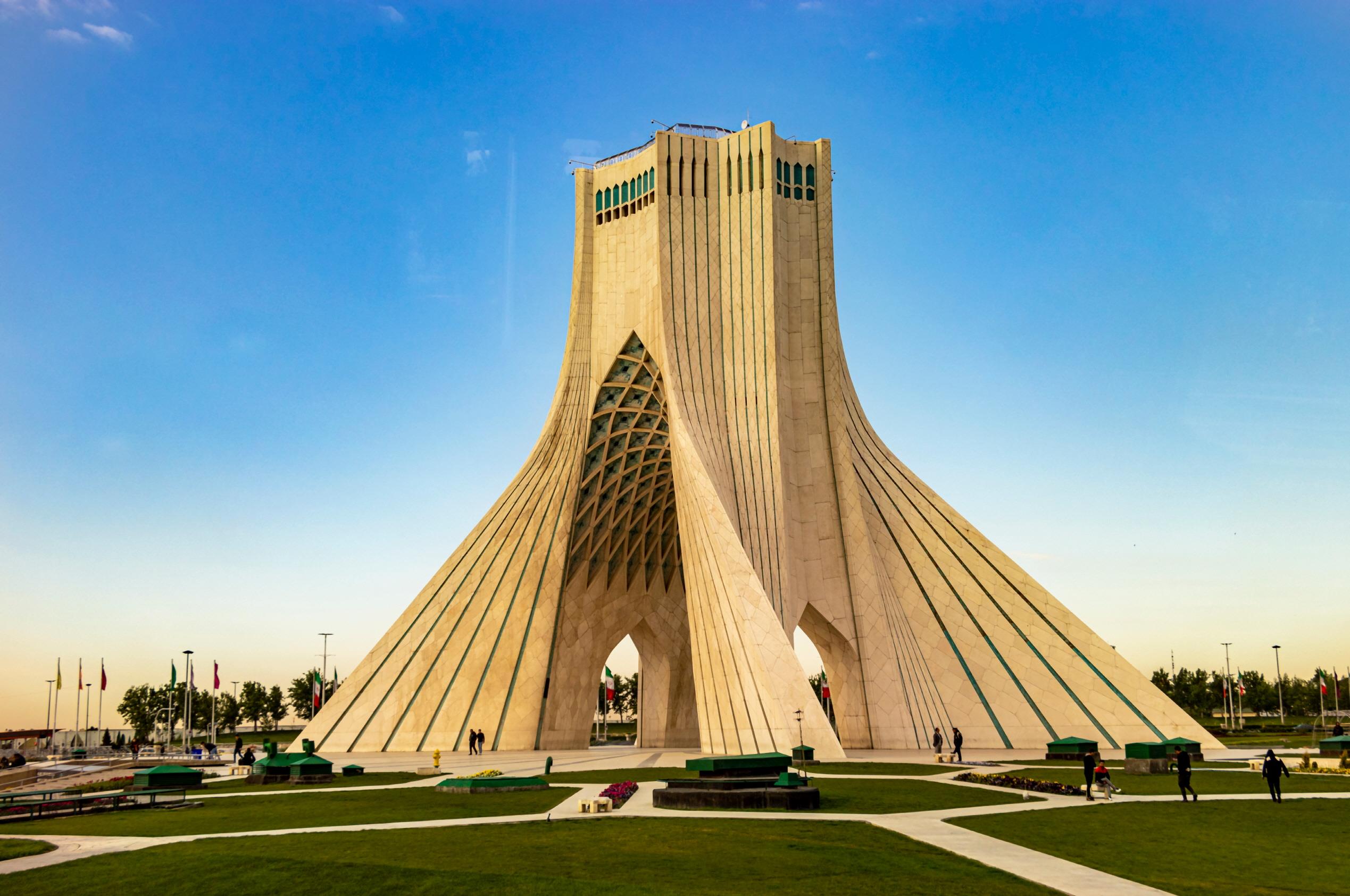 보르제 아자디 타워  Azadi Tower