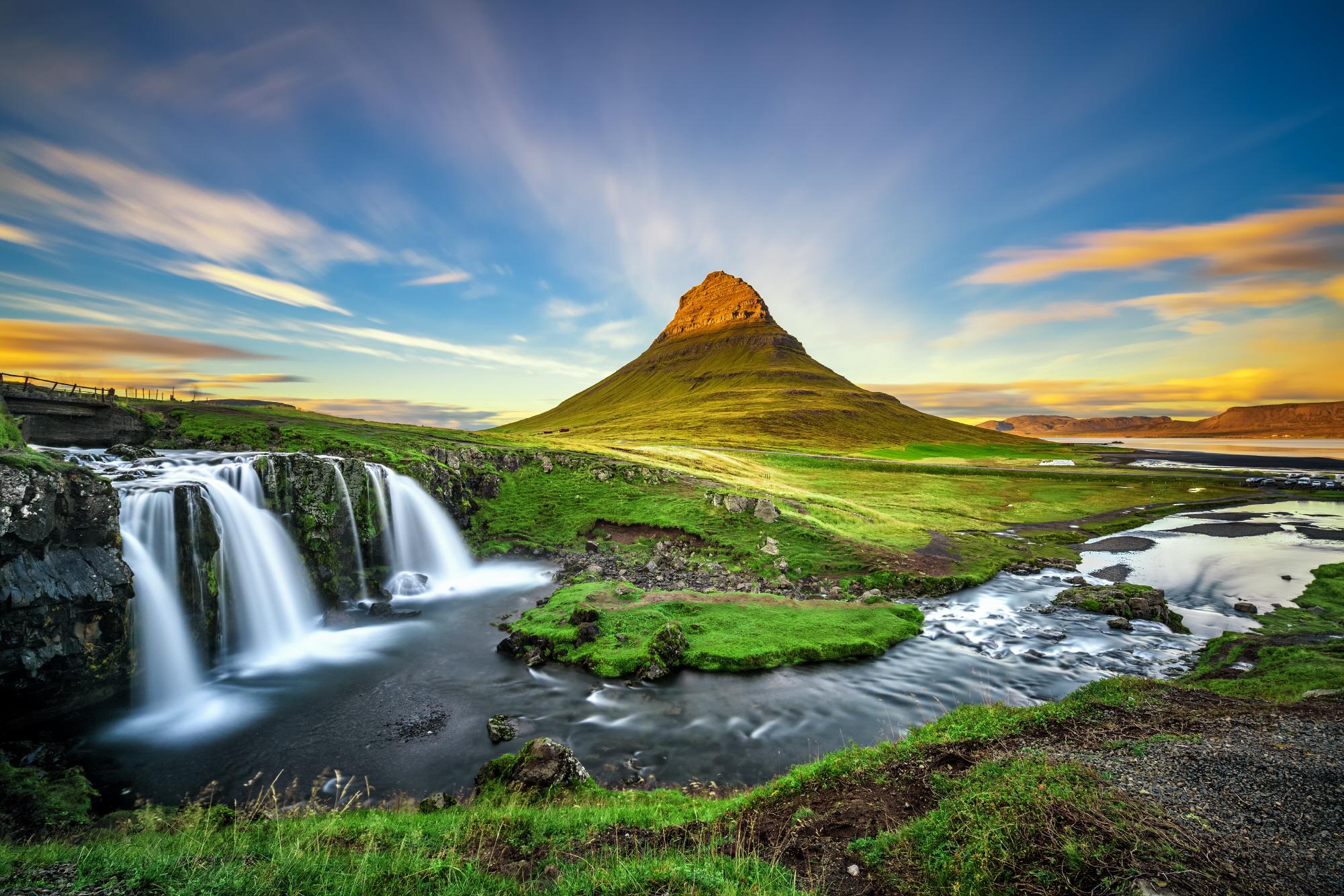 키르큐펠  Kirkjufell