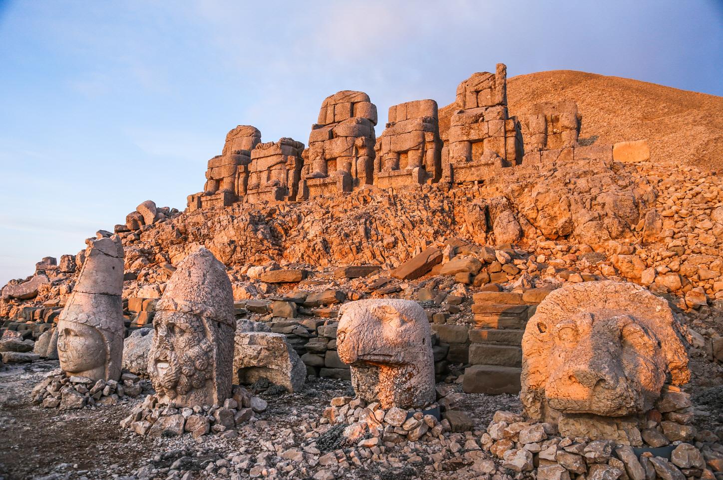 넴루트다이 유적  Nemrut Dag Archaeological Site