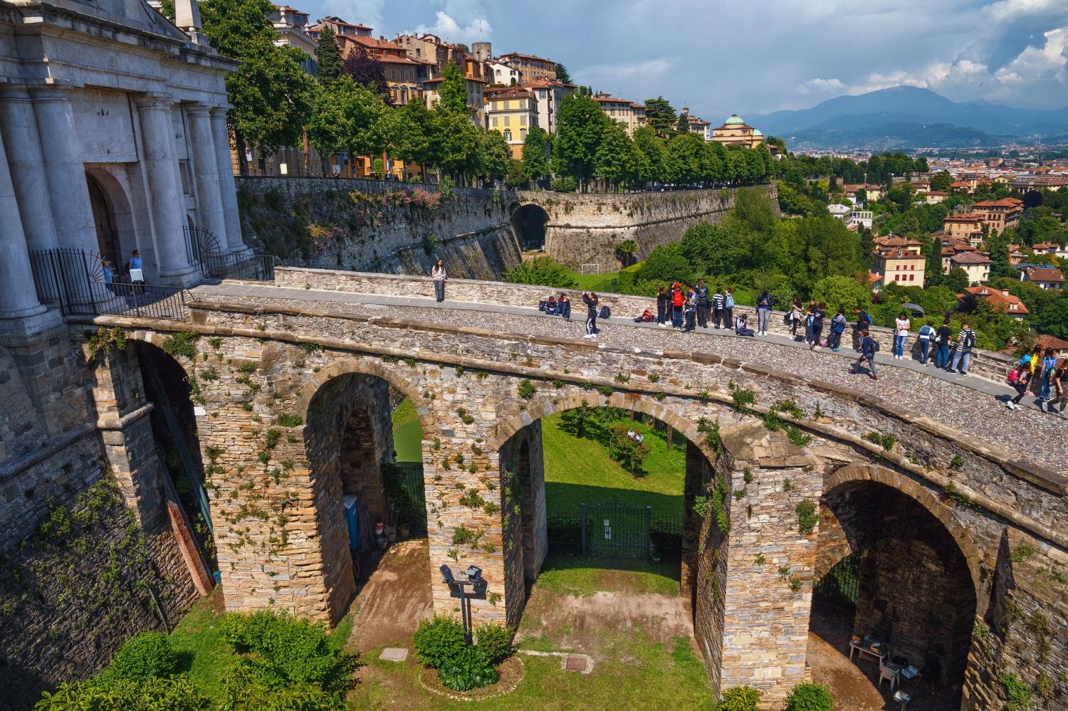 포르타 산 지아코모  Porta San Giacomo