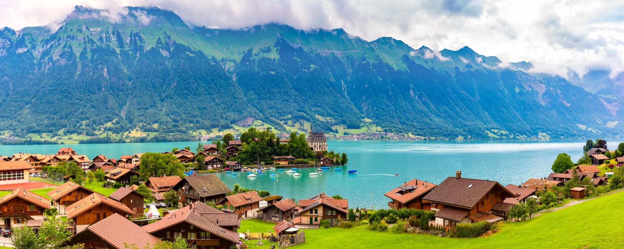 브리엔츠호수와 이젤발트 마을  Brienz lake and town