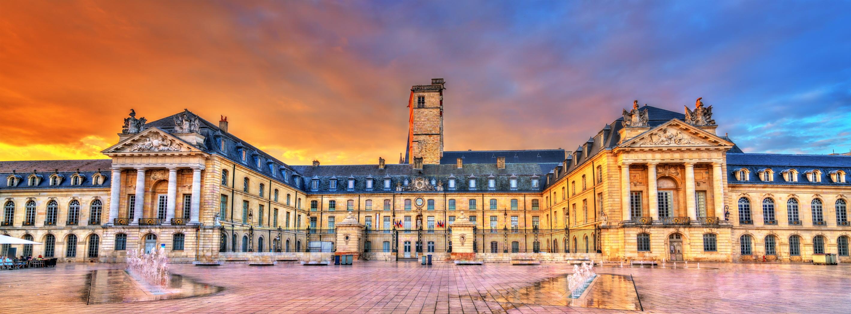 부르고뉴 궁전  Palais des ducs et des Etats de Bourgogne