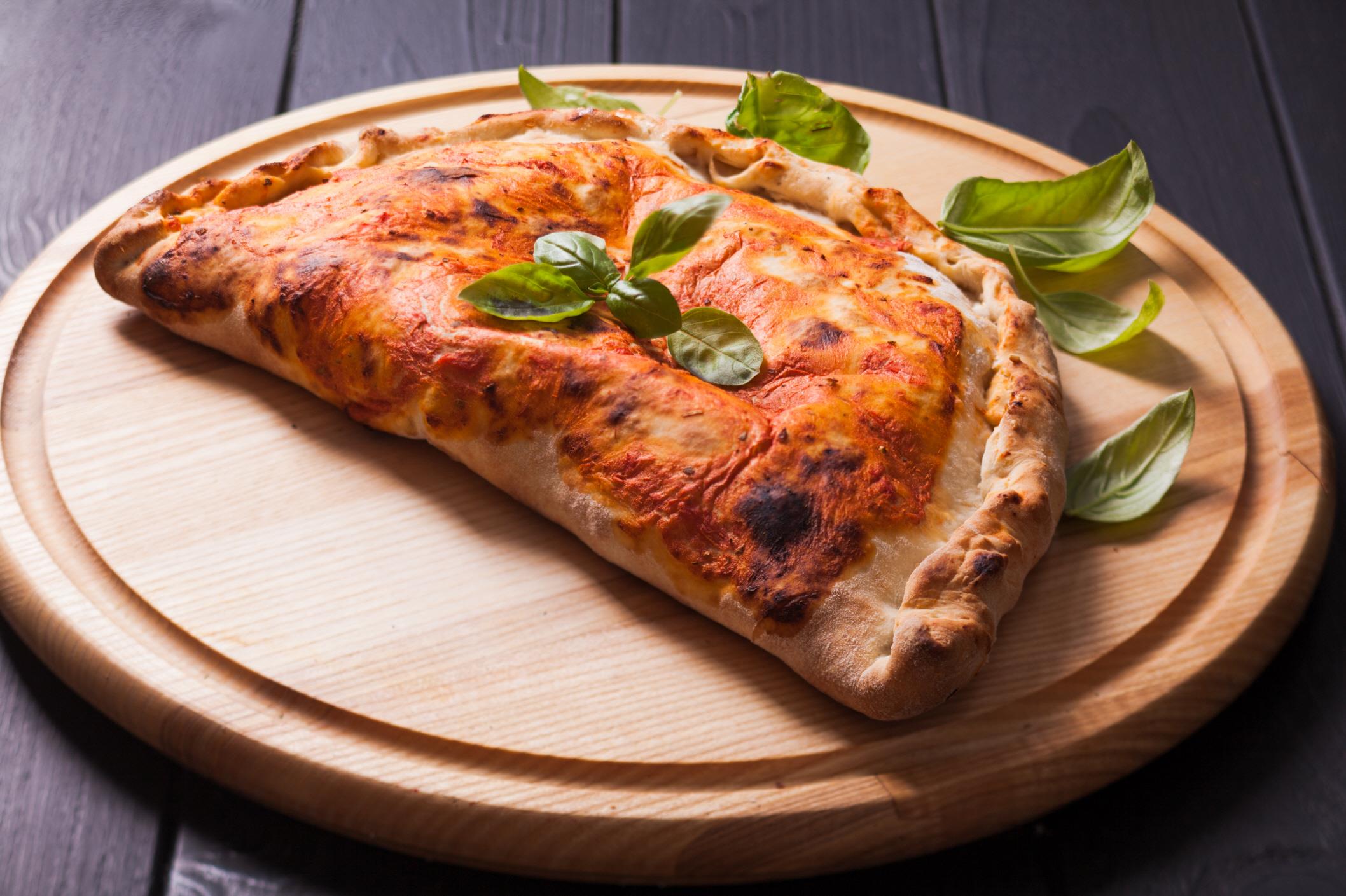깔조네 피자  Calzone pizza