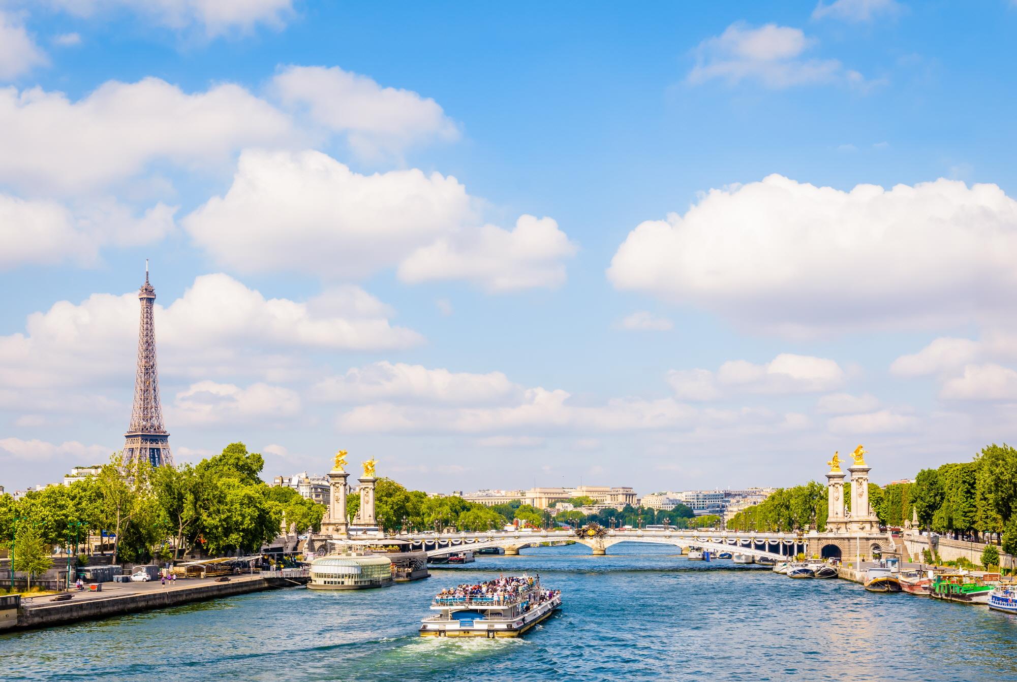 세느강 유람선  Banks of the Seine & Bateaux-Mouches