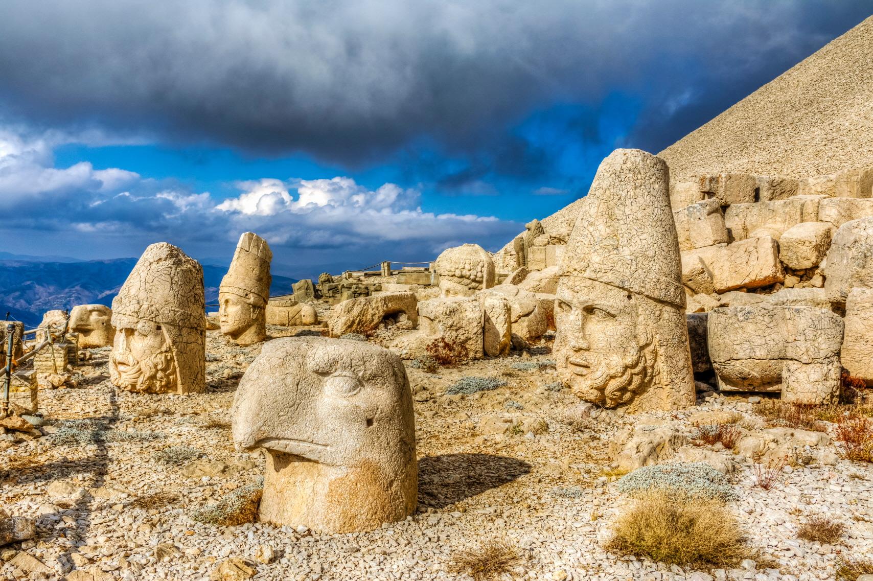 넴루트다이 유적  Nemrut Dag Archaeological Site