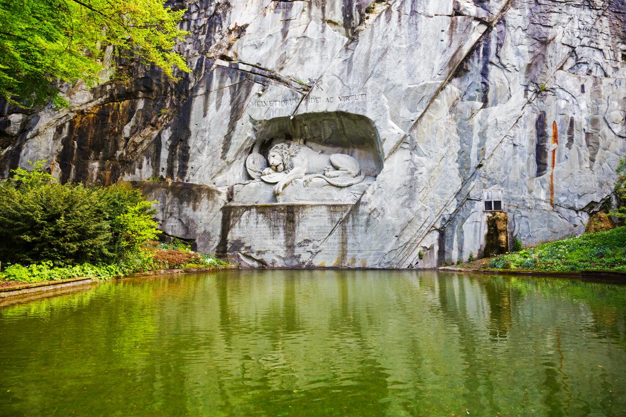 빈사의 사자상  Lion Monument