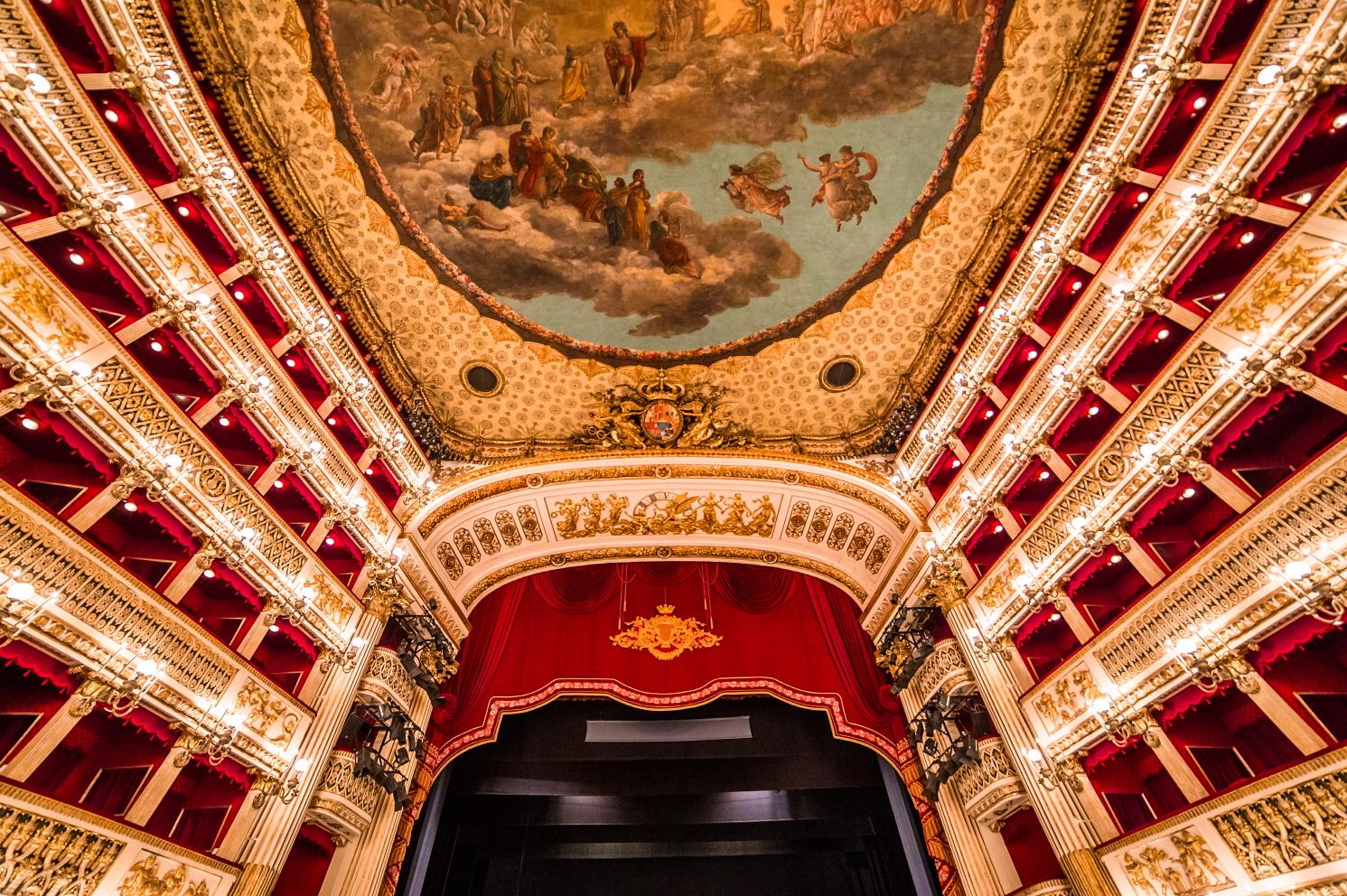 산 카를로 극장  Teatro di San Carlo