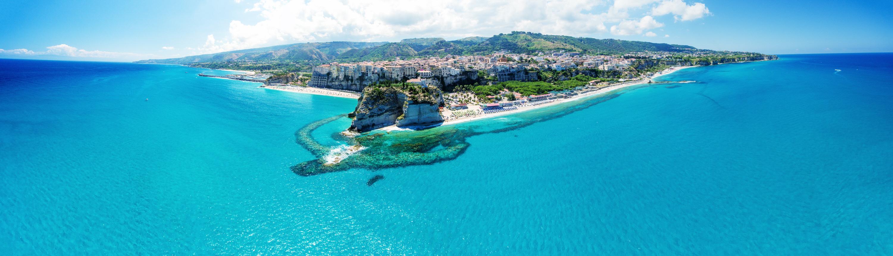 트로페아 마을과 해변  Tropea village and beach