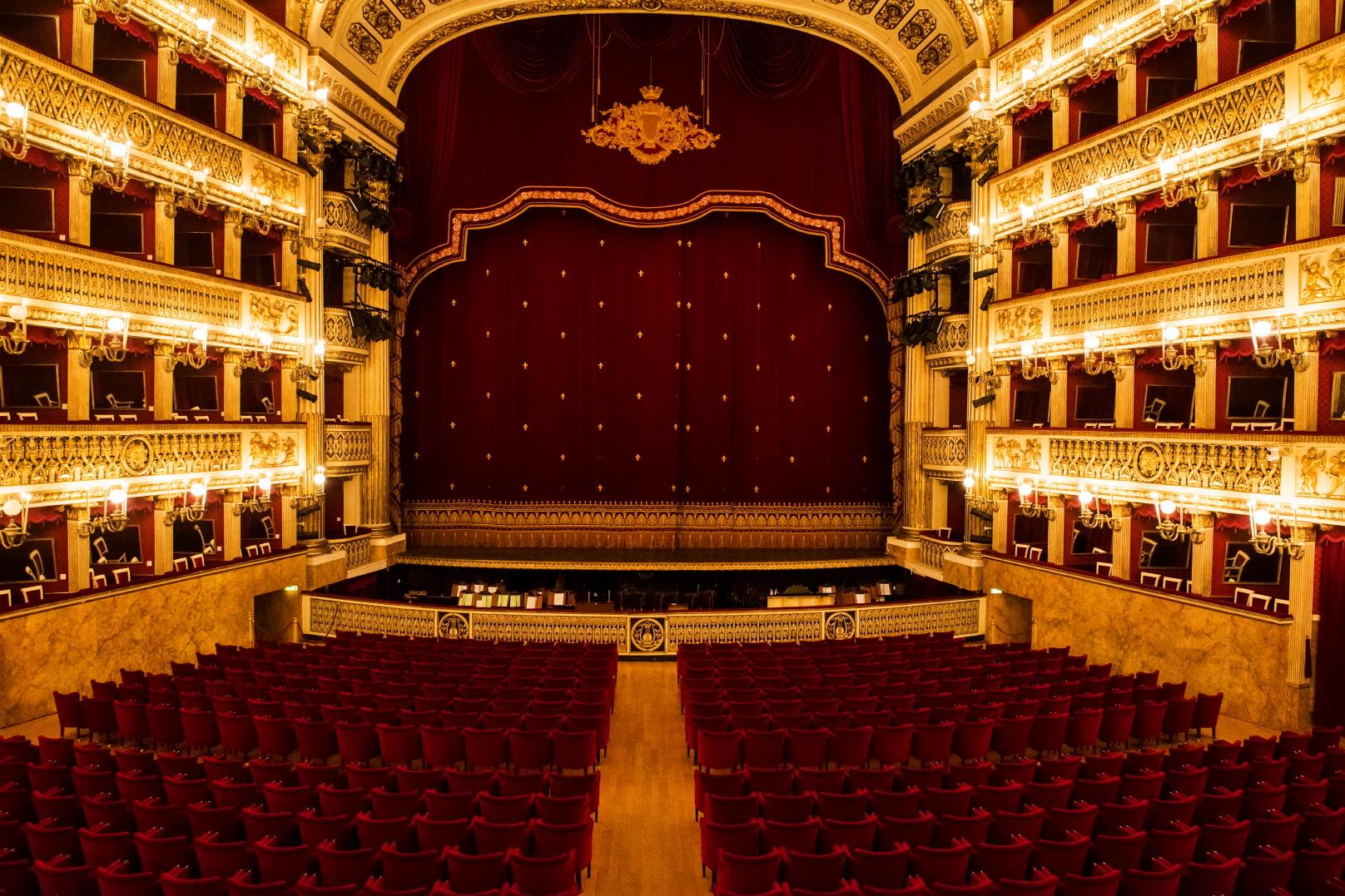 산 카를로 극장  Teatro di San Carlo