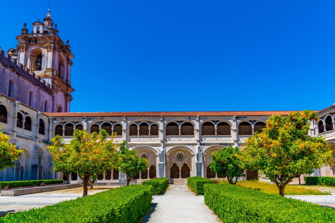 알코바사 수도원  Mosteiro de Santa Maria de Alcobaca