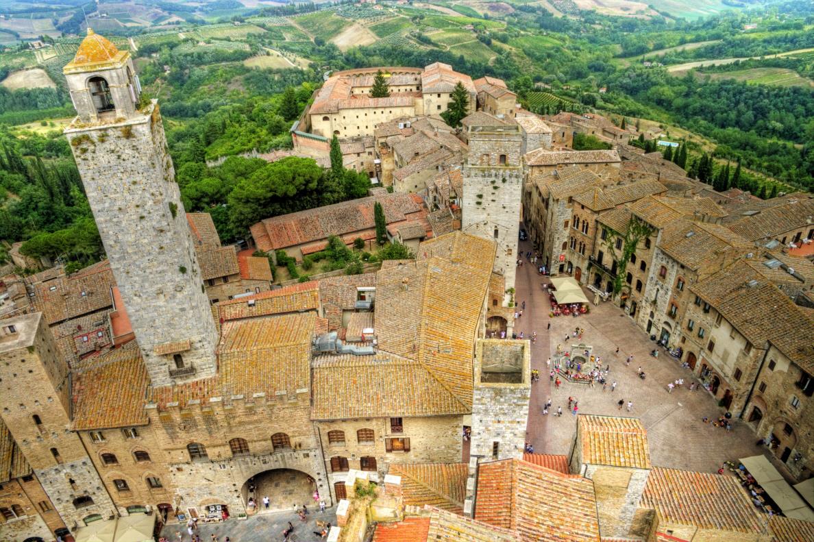 치스테르나 광장  San Gimignano Provincia di Siena