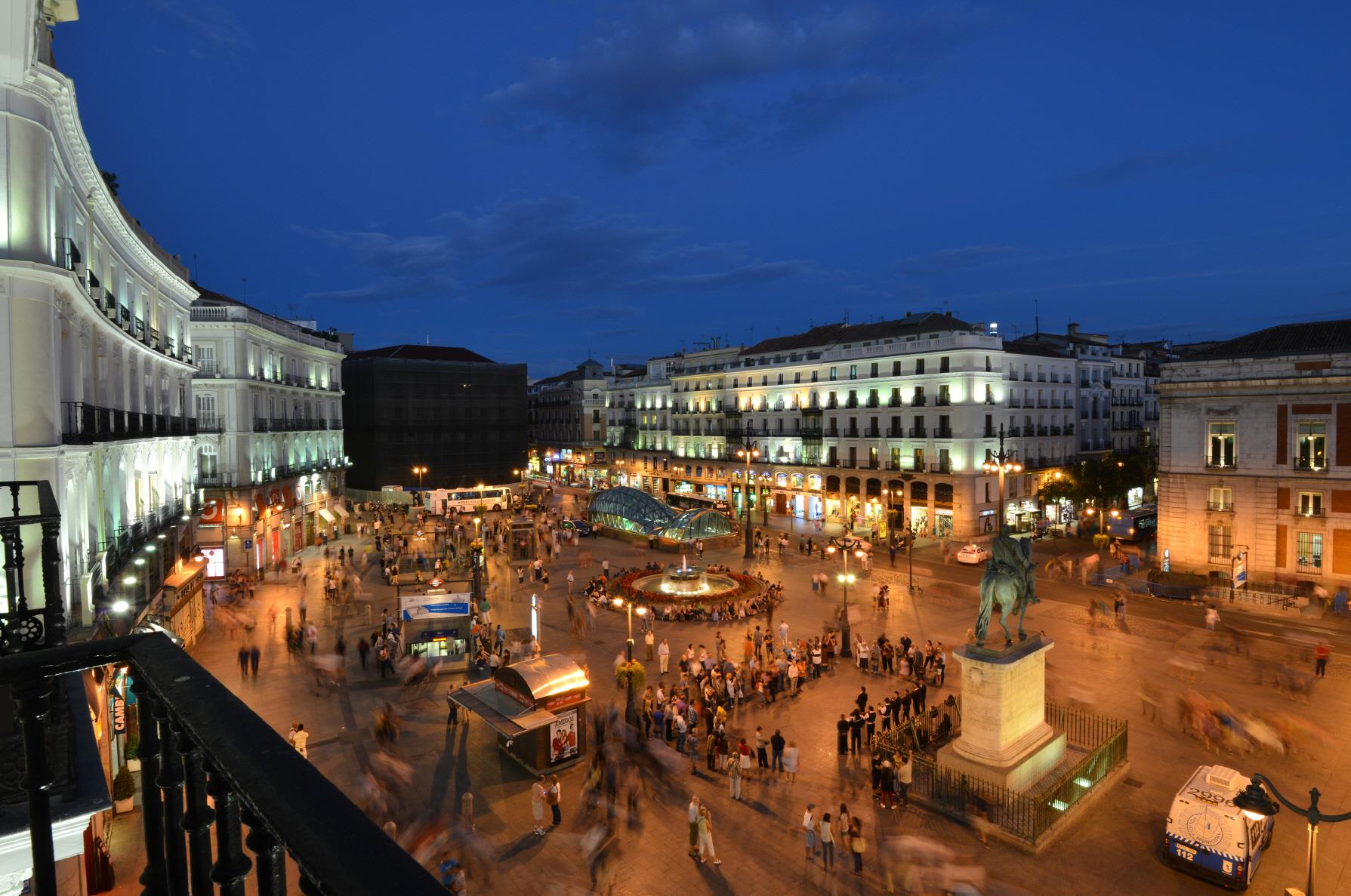 푸에르타 델 솔 (Puerta del Sol)