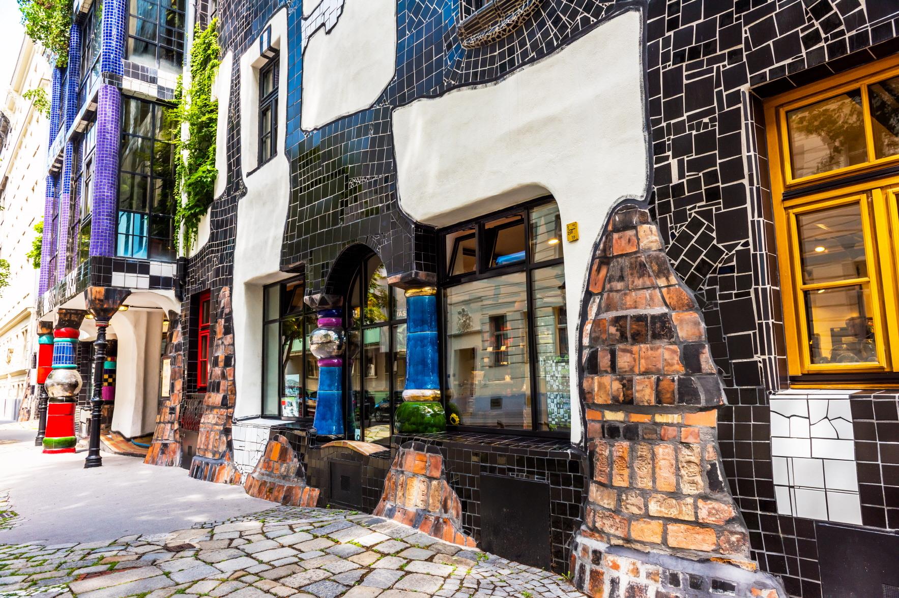 훈데르트 바써 하우스  Kunst Haus Wien. Museum Hundertwasser