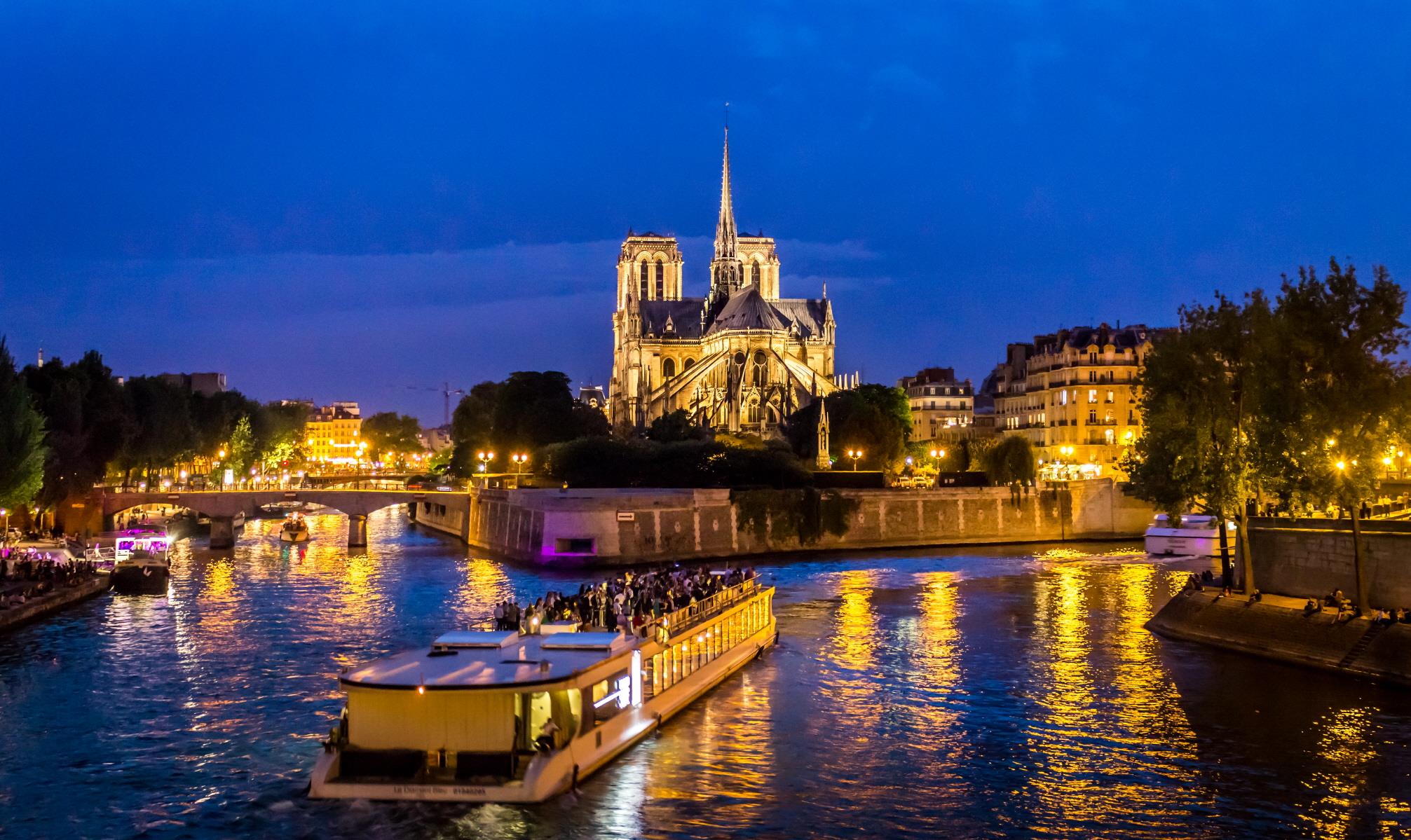 세느강 유람선  Banks of the Seine & Bateaux-Mouches