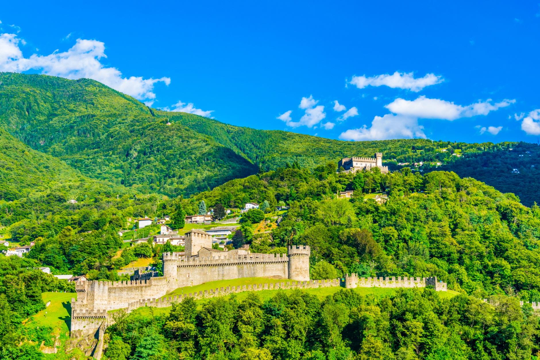 벨린초나 고성들  Three Castles, Defensive Wall and Ramparts of the Market-Town of Bellinzona