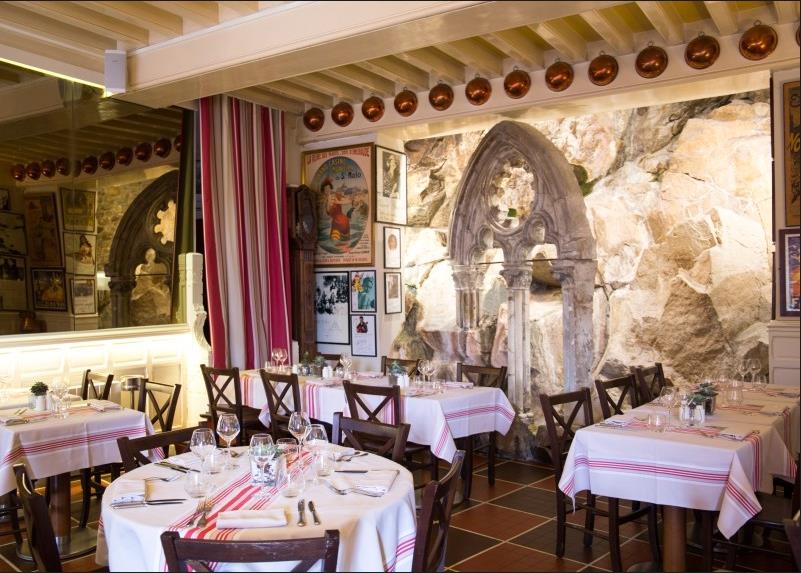 라메르풀라르(수플레오믈렛)식당  La Mere Poulard1888
