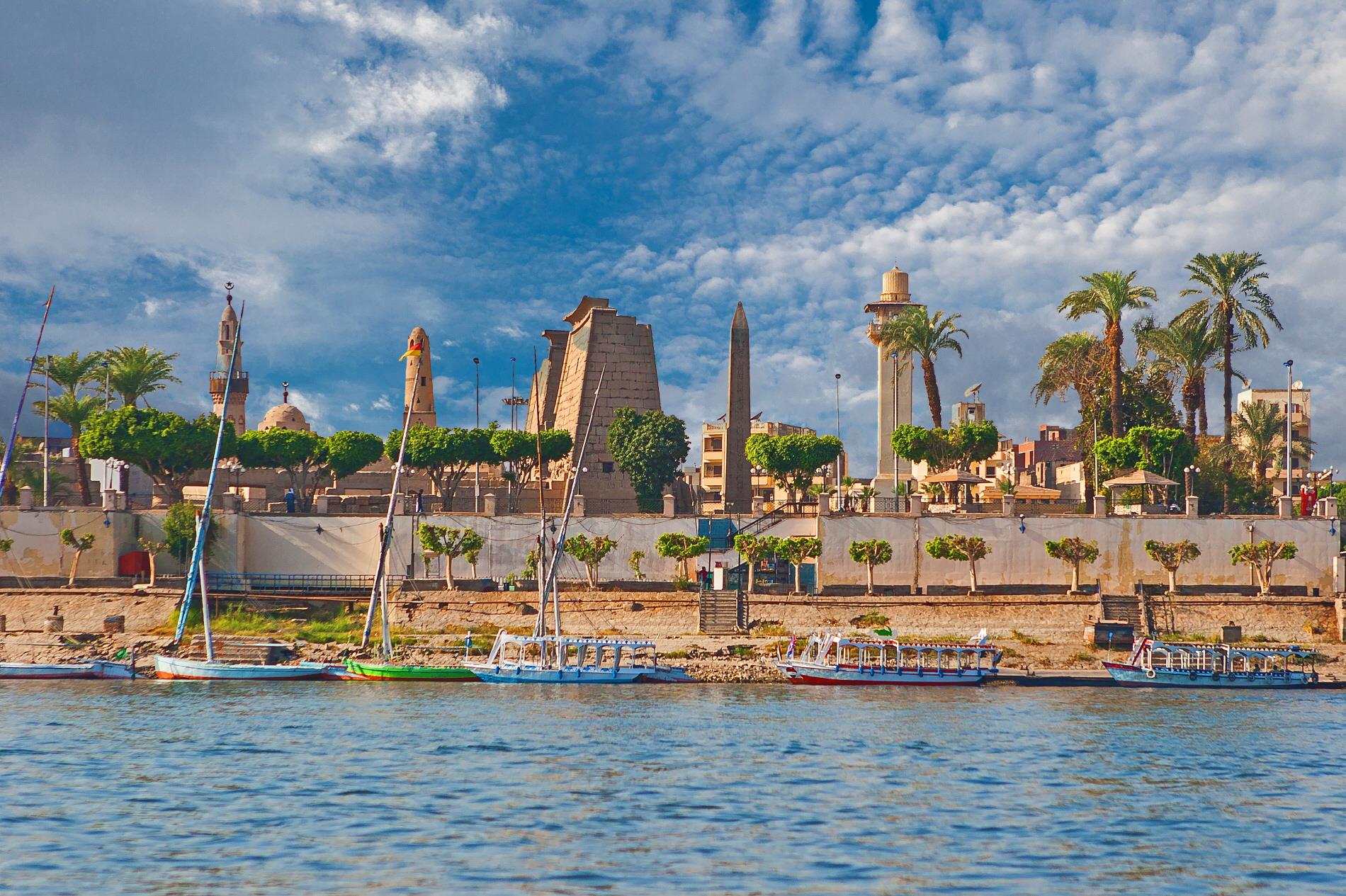 룩소 시내  Luxor