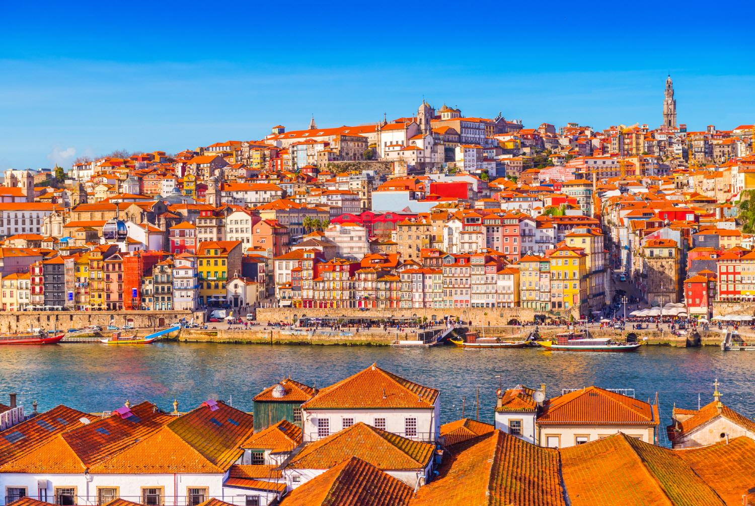 히베리아 지구  Praca da Ribeira Porto