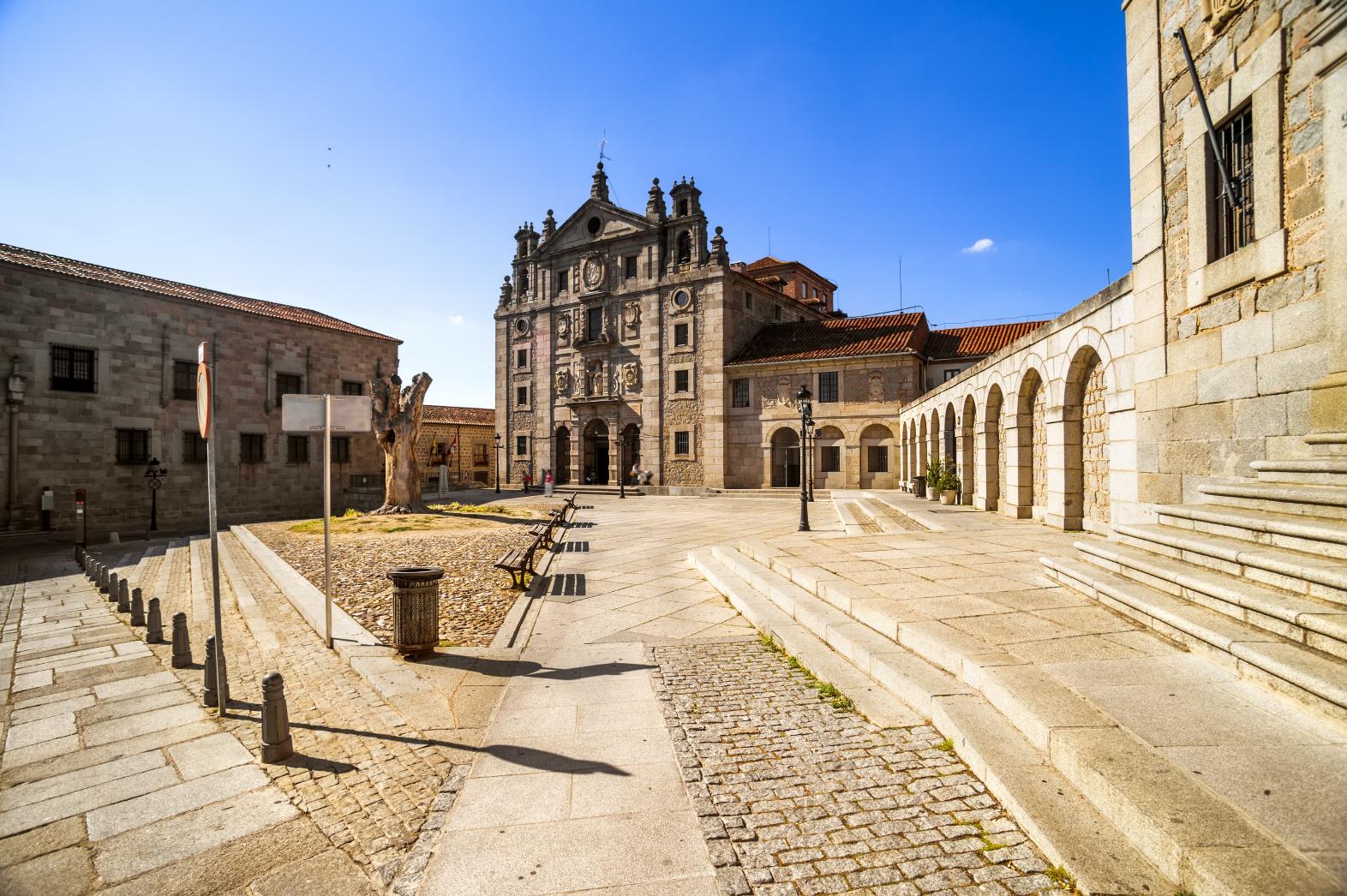 데레사 성녀 생가 성당  St. Teresa of Avila Cathedral, Amos