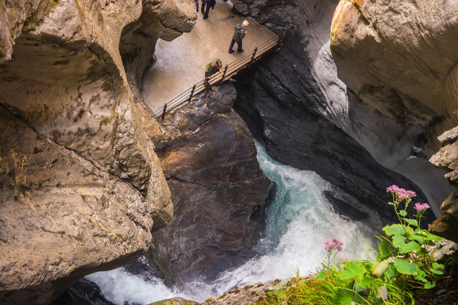 트루멜바흐 폭포  Trummelbach falls